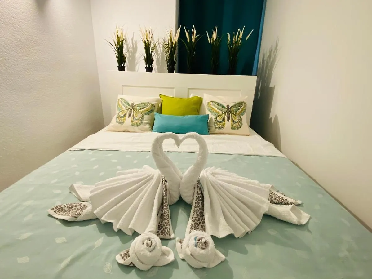 First Line! Art-Apartment On The Seafront Of Marbella With Swimming Pool Appartement