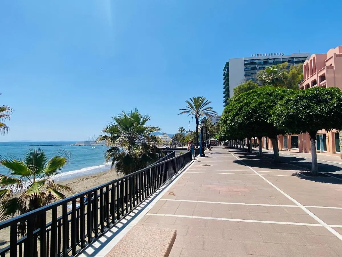First Line! Art-Apartment On The Seafront Of Marbella With Swimming Pool Appartement