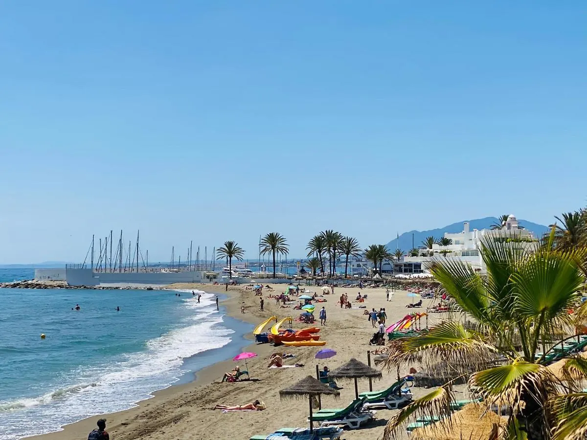 First Line! Art-Apartment On The Seafront Of Marbella With Swimming Pool Spanje