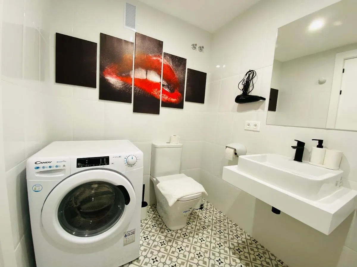 First Line! Art-Apartment On The Seafront Of Marbella With Swimming Pool Appartement